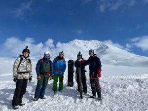 外国人プライベートツアー 旭岳 富良野岳 ガイドオフィス タクト