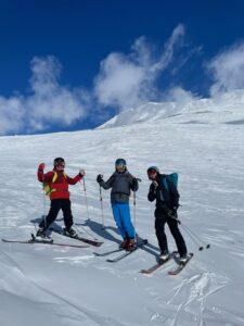 旭岳バックカントリー　ガイドオフィス タクト　旭岳2293m