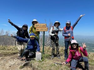 おダッシュ　新緑の山
ガイドオフィス タクト