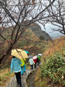 勝栄鮨と島武意海岸