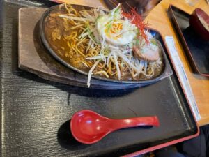 室蘭グルメカレーラーメンと室蘭岳