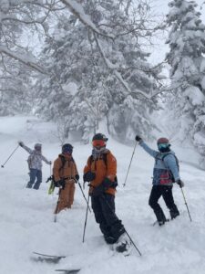 台湾チーム　バックカントリー　北海道パウダー　タクト 